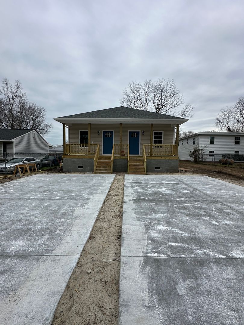 New Bern House: 904 Fort Totten Drive