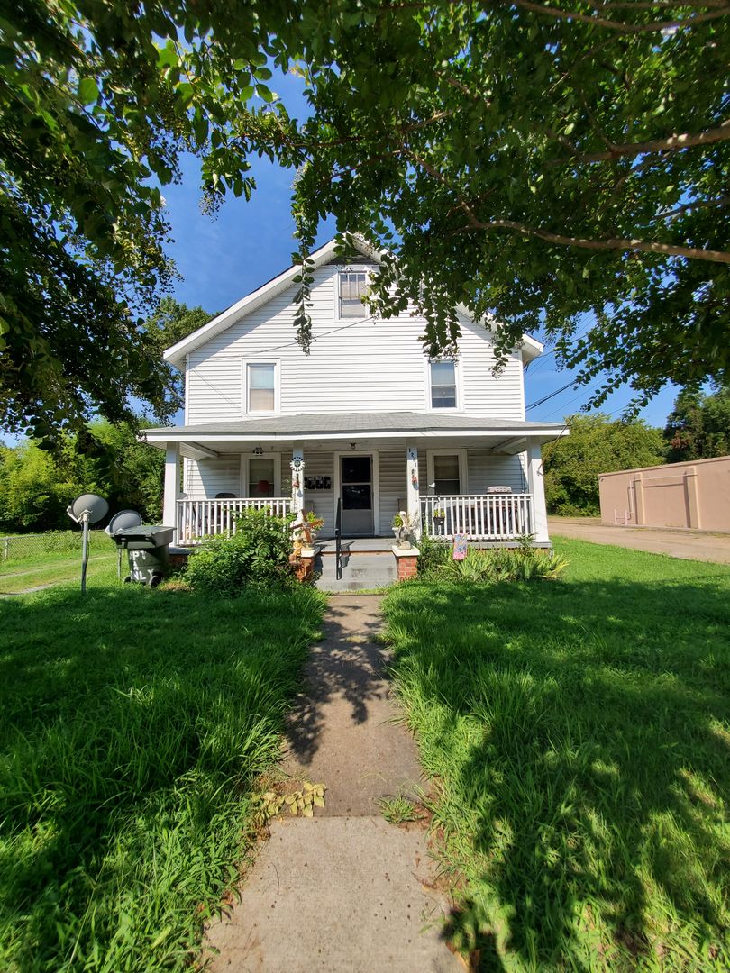 Hampton Apartment: 1261 N King Street