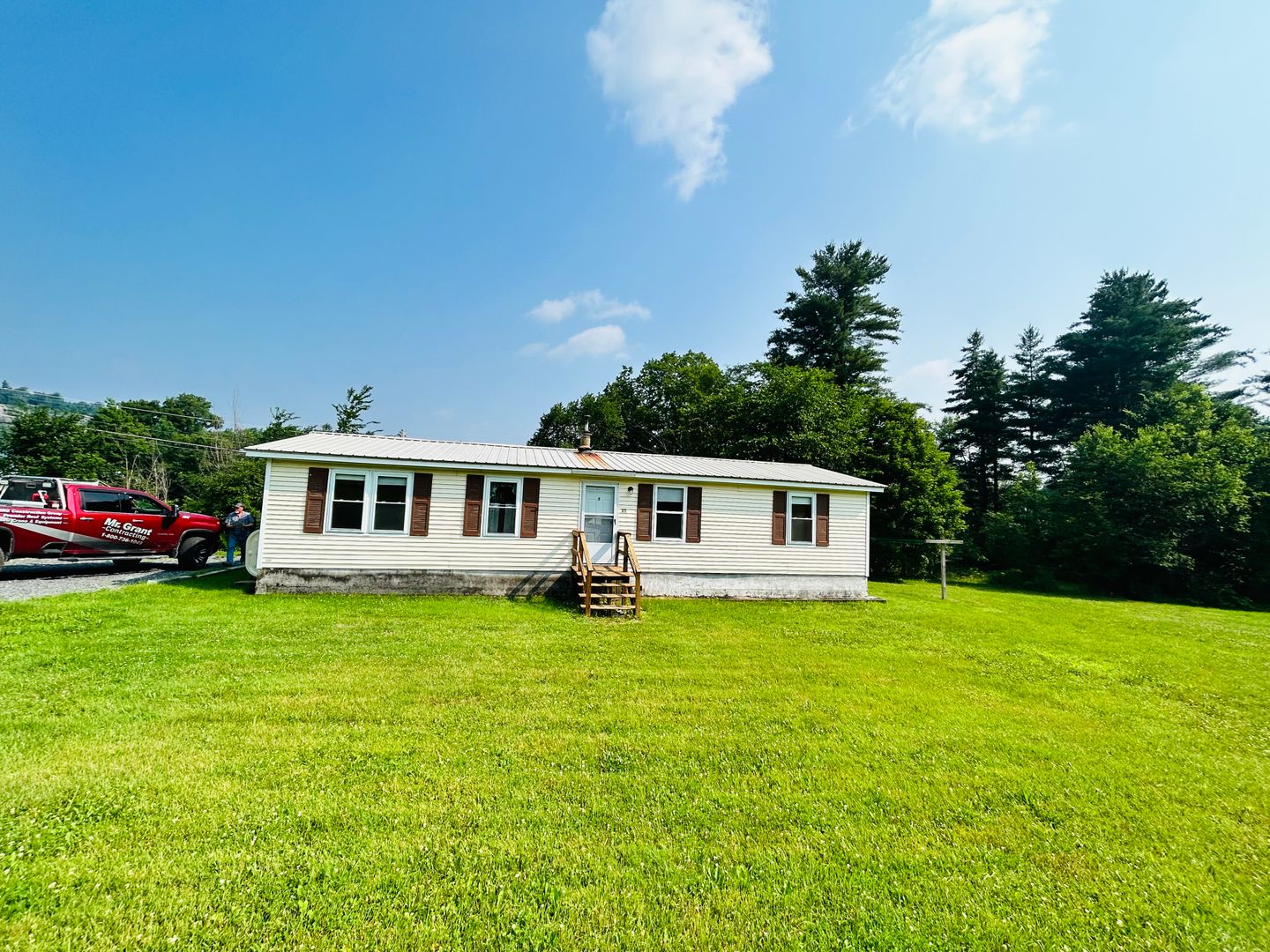 Harrisville House: 20 Bridge St