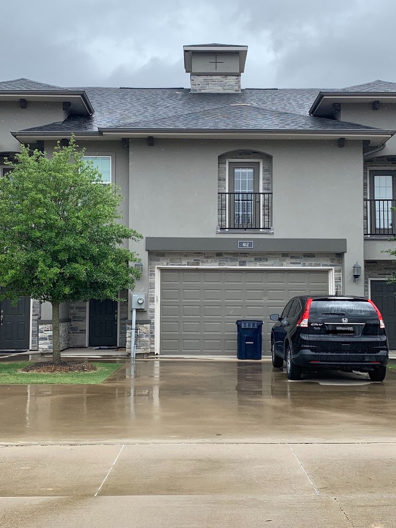 College Station Townhome: 412 Kate Lane