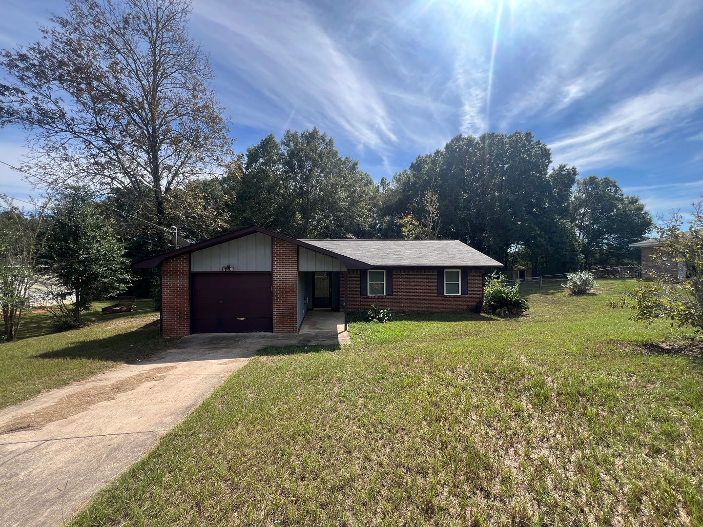 Daleville House: 110 Hillside Court