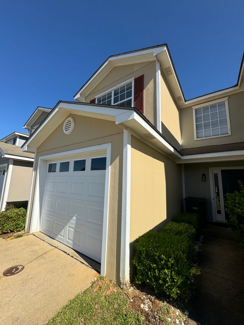 Enterprise Apartment: 119 Winthrope Ln