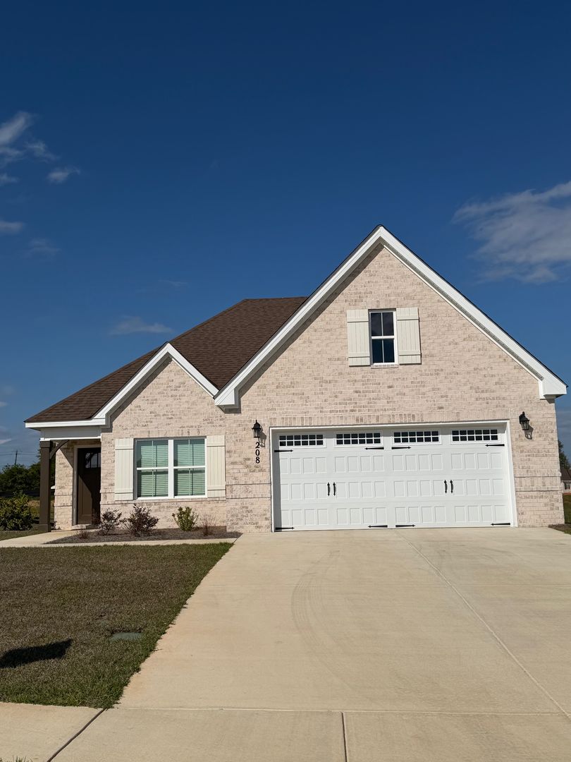 Enterprise House: 208 Alonsa Drive