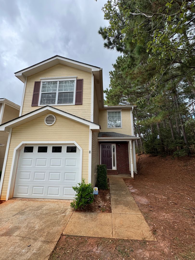 Enterprise Apartment: 127 Pineridge Drive