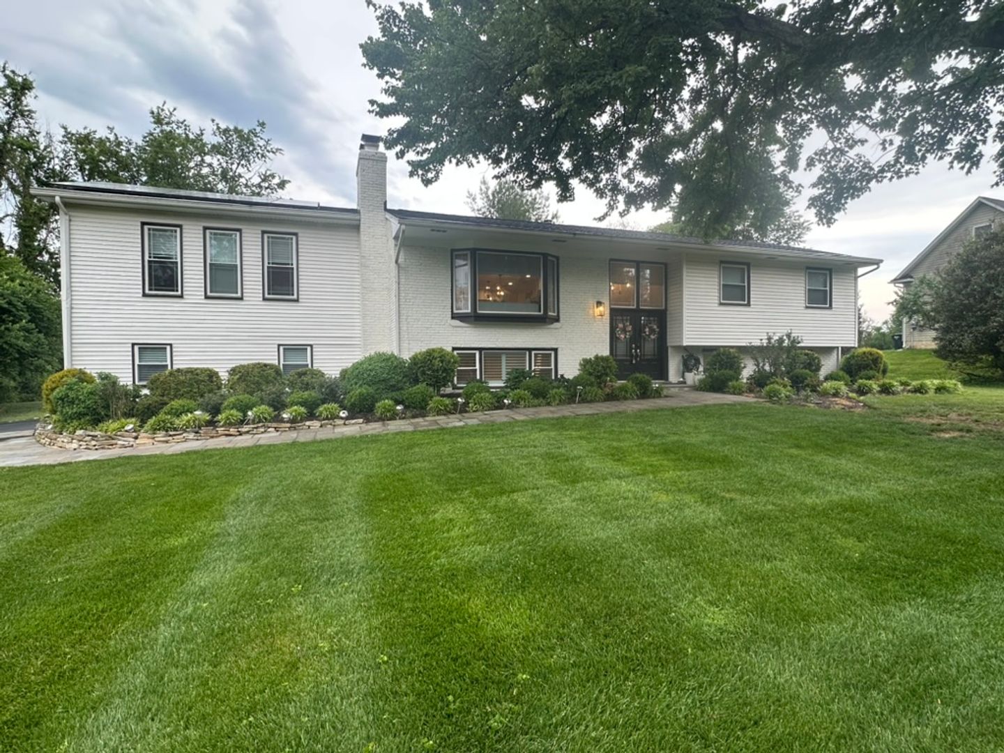 Great Falls House: 805 Golden Arrow St