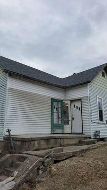 Quaint 2 bed 1 bath close to everything; University of Dayton, Sinclair, Miami Valley Hospital – photo 1