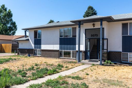 Apartment For Rent with 2 bedrooms and 1 bathroom - Powers Corridor – photo 1