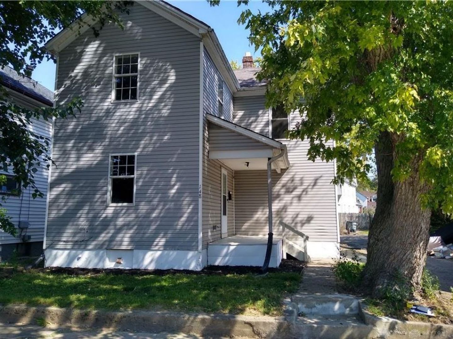 Dayton House: 148 S Hedges St