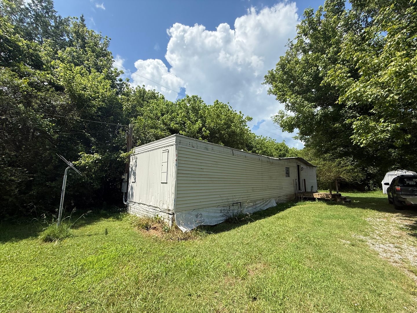 Whitwell Apartment: 2071 West Valley Rd