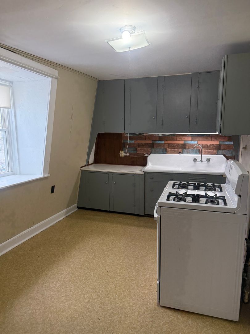 Killingly Apartment: 104 Mechanic Street