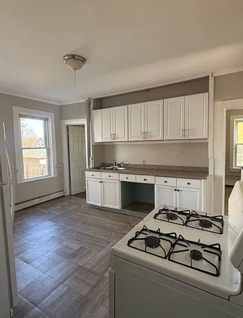 Windham Apartment: 49 Brook Street