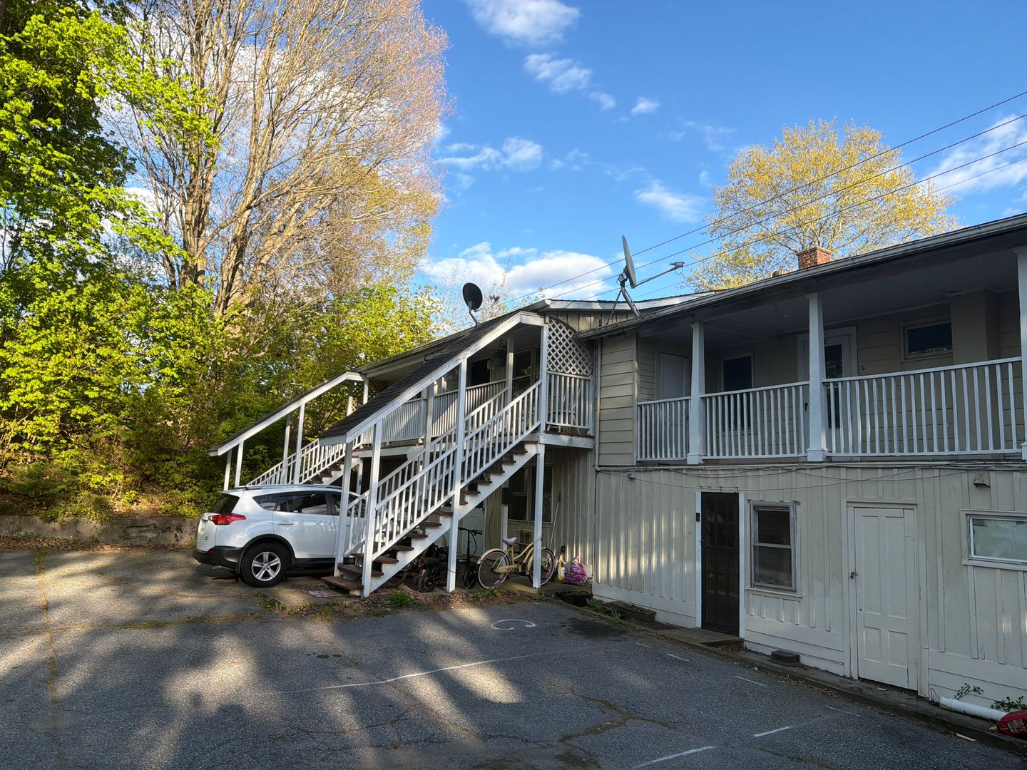 Killingly Apartment: 32 Cottage Street