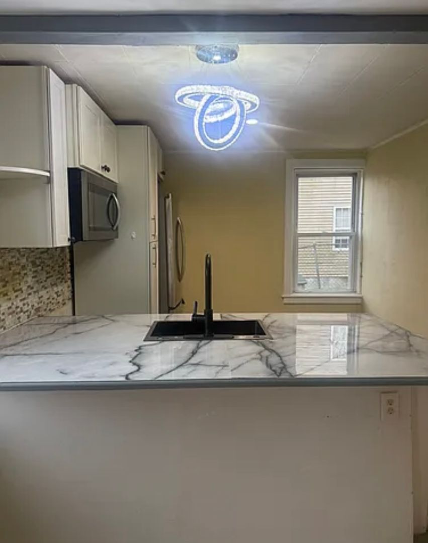 Norwich Apartment: 430-432 Norwich Avenue