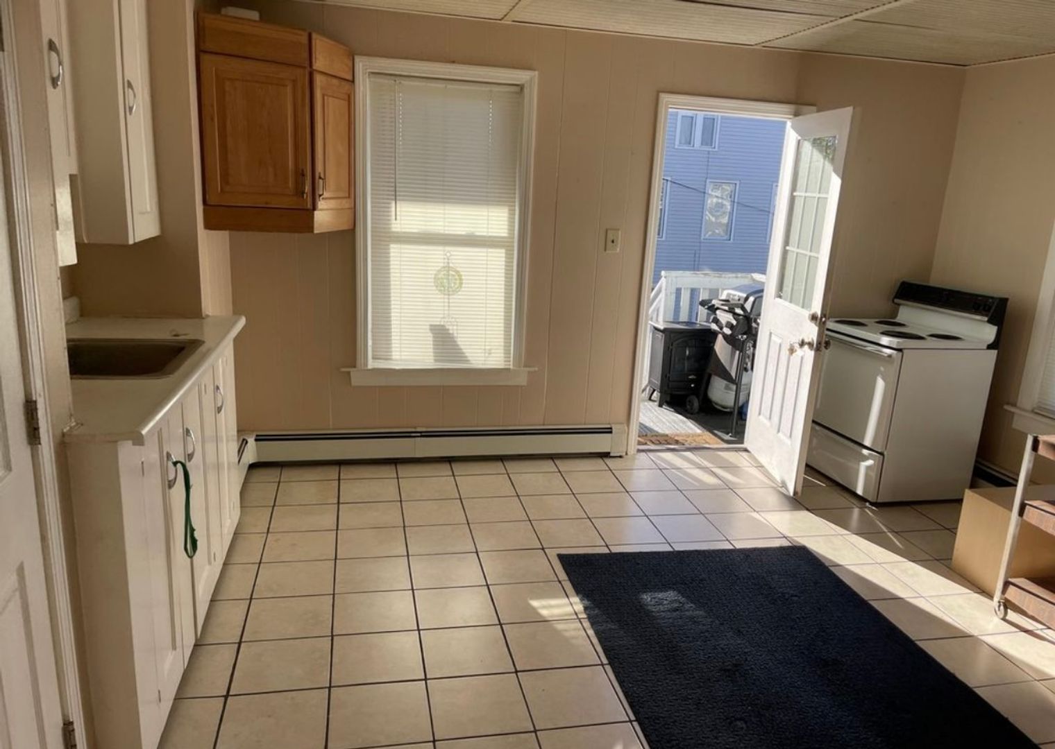 Griswold Apartment: 28 Tracy Avenue