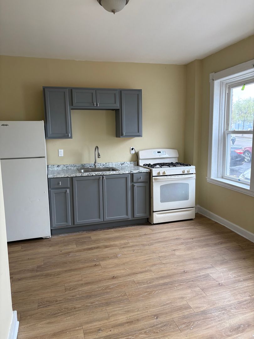 New London Apartment: 25-27 Tilley Street