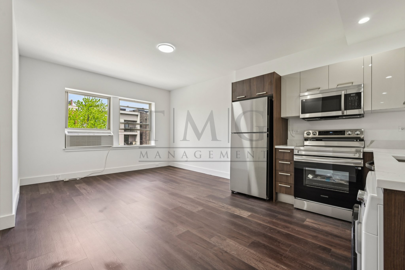 Chicago Apartment: 1555 W. Hollywood Avenue #411