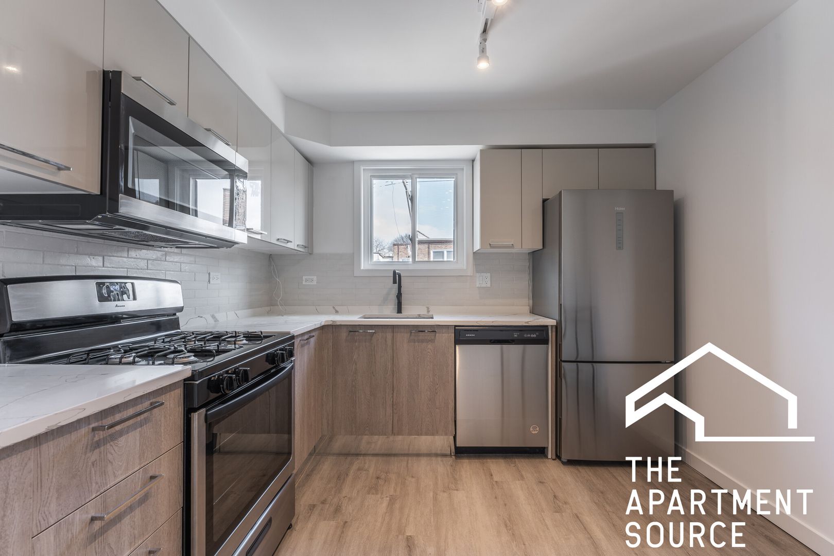 Chicago Apartment: 7621 N. Sheridan Rd.  - 3C