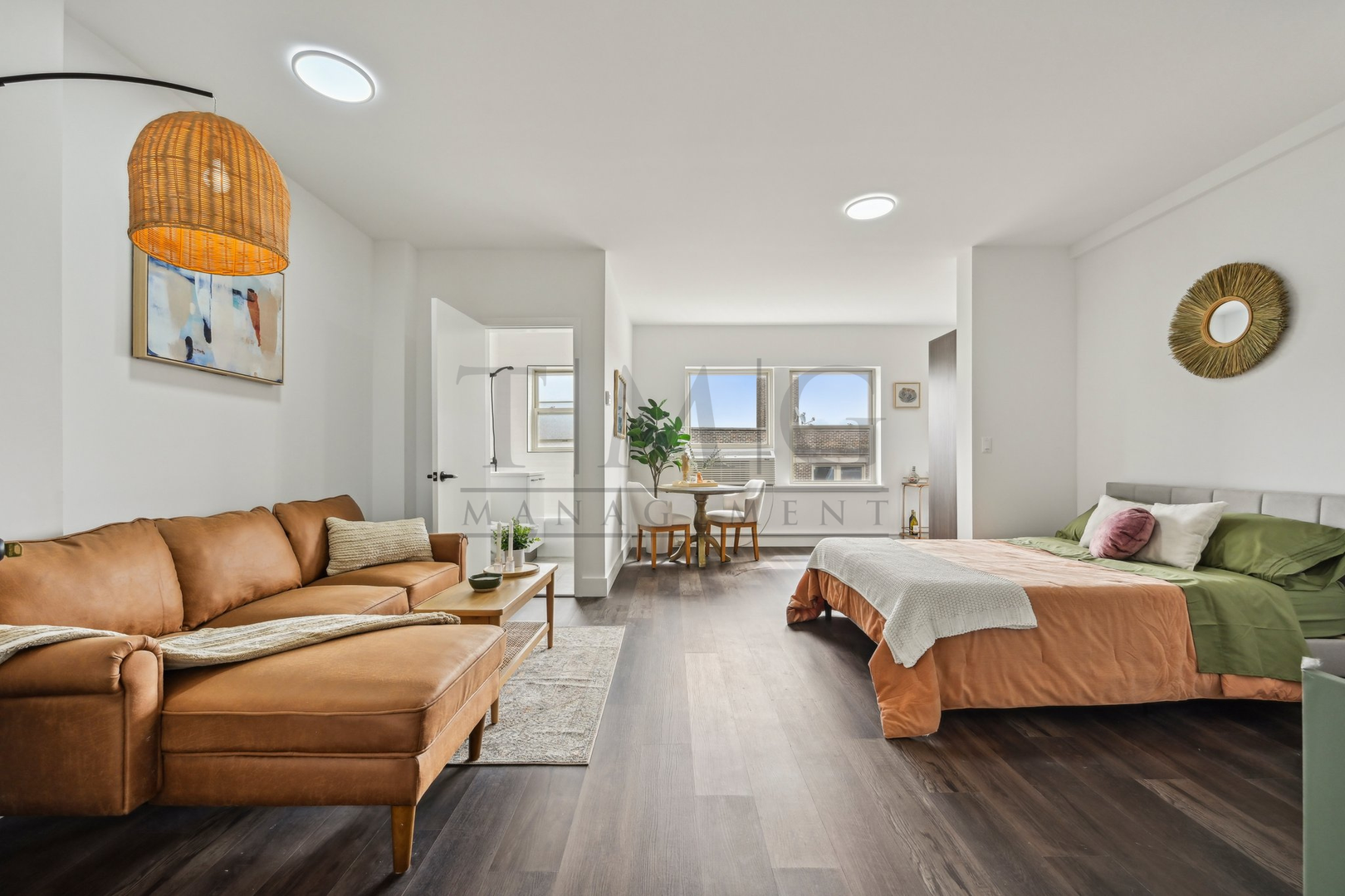 Chicago Apartment: 1555 W. Hollywood Avenue #206
