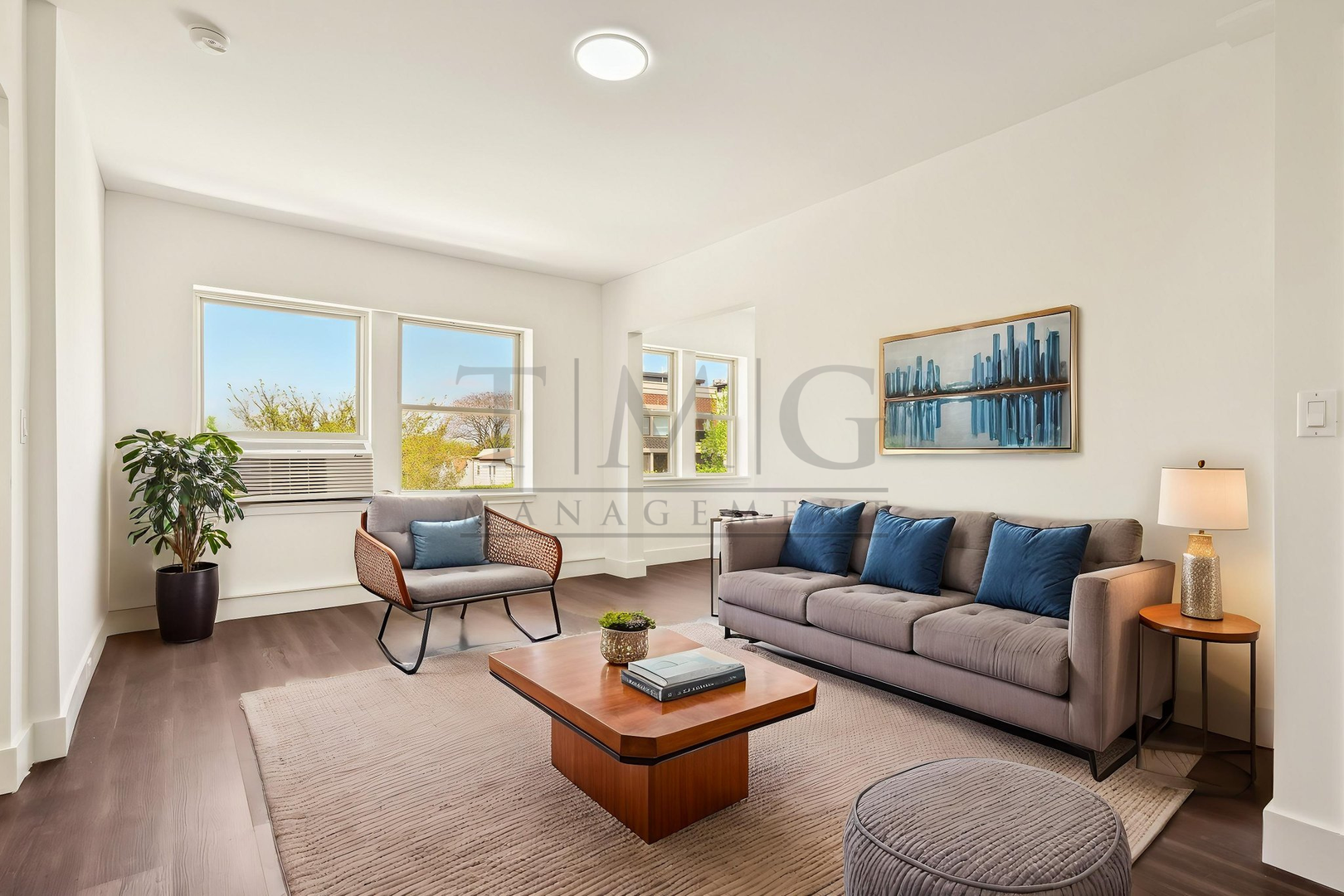 Chicago Apartment: 1555 W. Hollywood Avenue #208