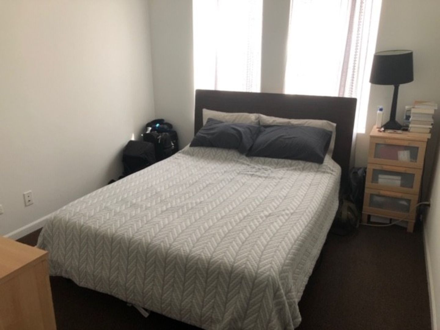 Chicago Apartment: 5054 N. Winthrop Ave. #213