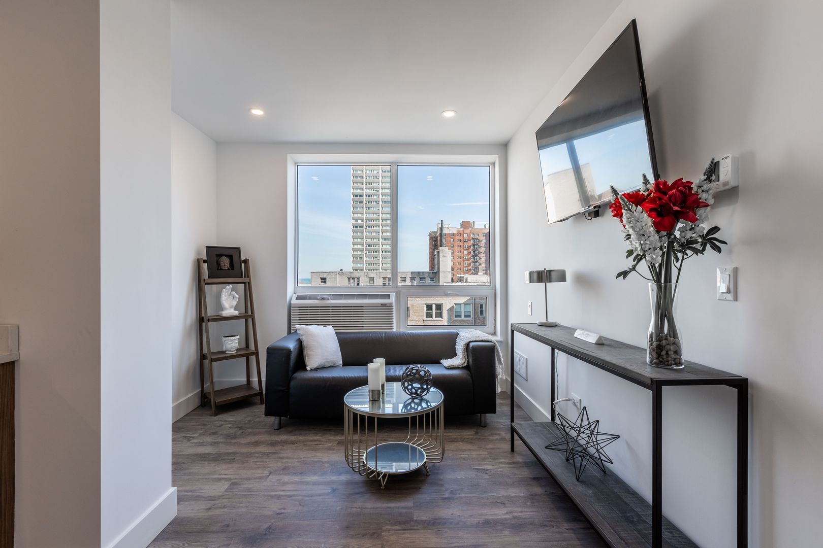 Chicago Apartment: 941 W. Carmen Avenue - 105
