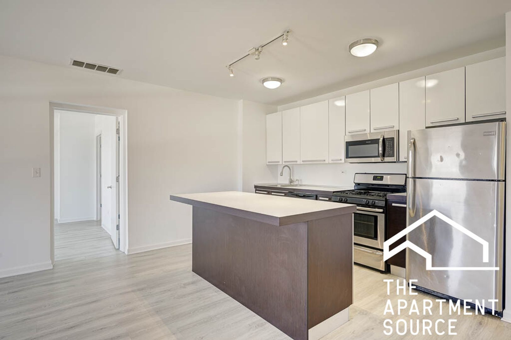 Chicago Apartment: 1544 W Glenlake Ave.