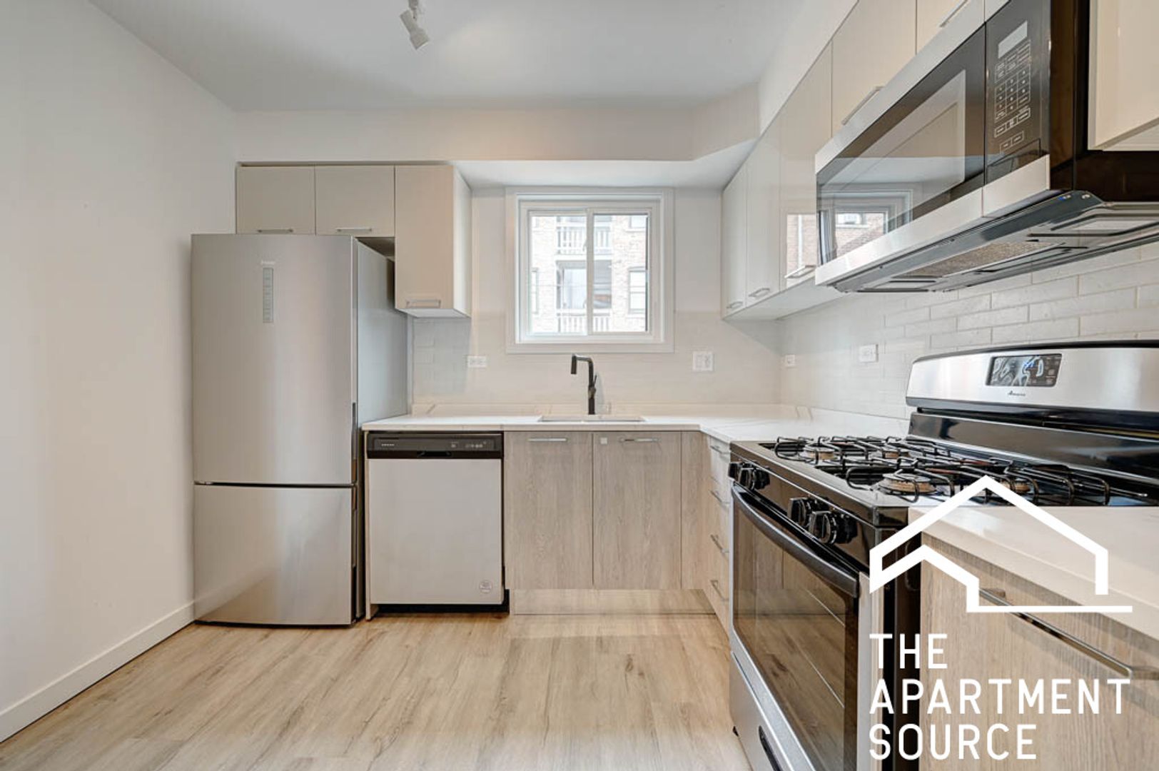Chicago Apartment: 7621 N. Sheridan Rd.  - 2H