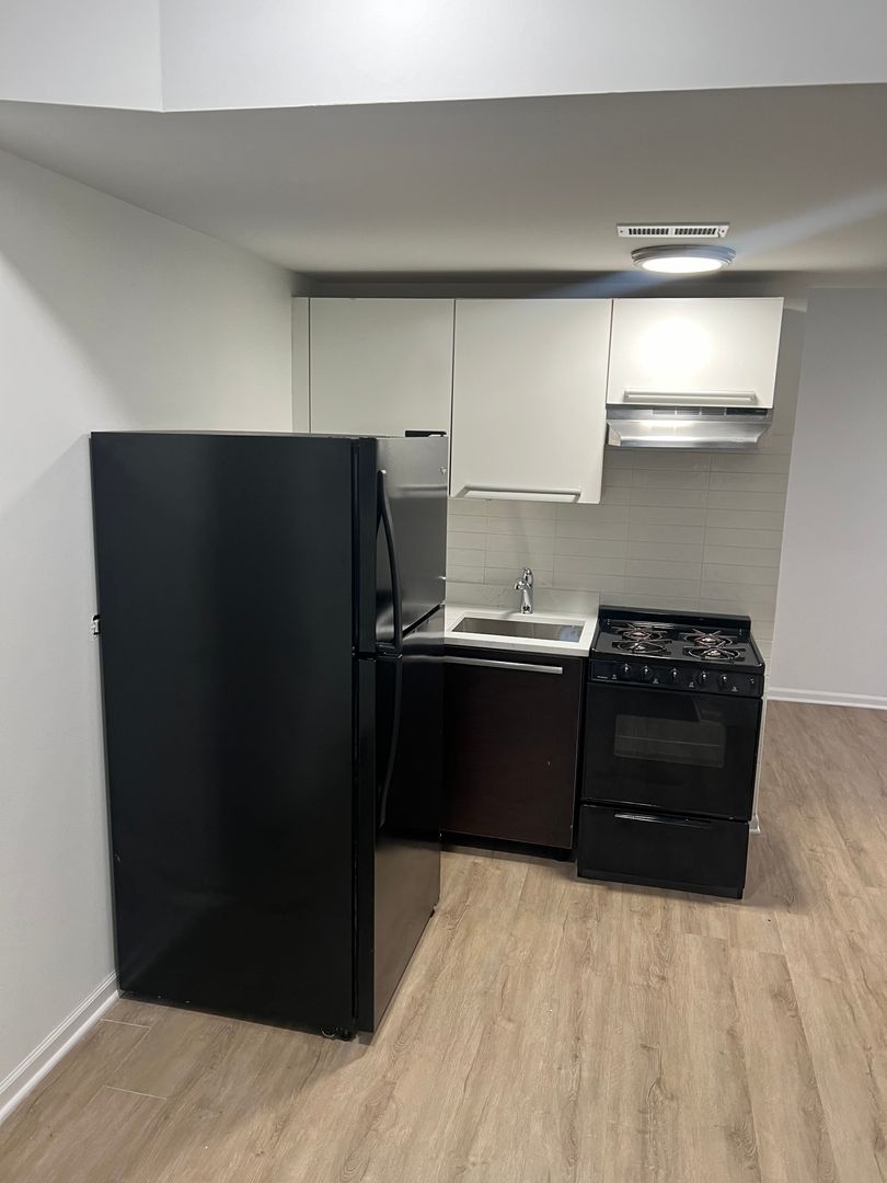 Chicago Apartment: 5054 N Winthrop Ave. - 101