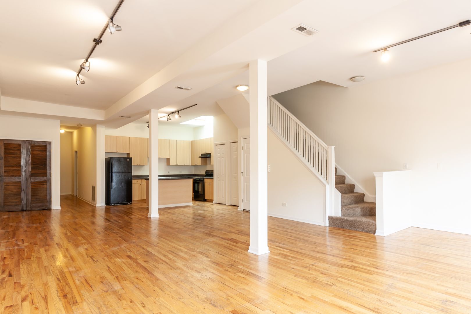 Chicago Apartment: 2338 N Milwaukee Ave. #2F