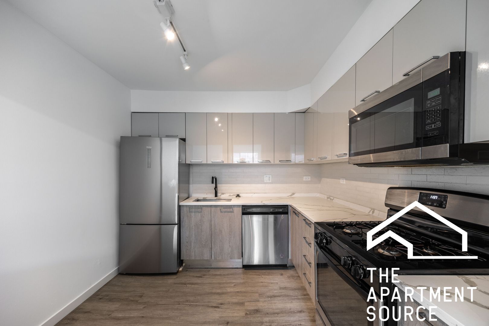 Chicago Apartment: 7621 N. Sheridan Rd.  - 2G