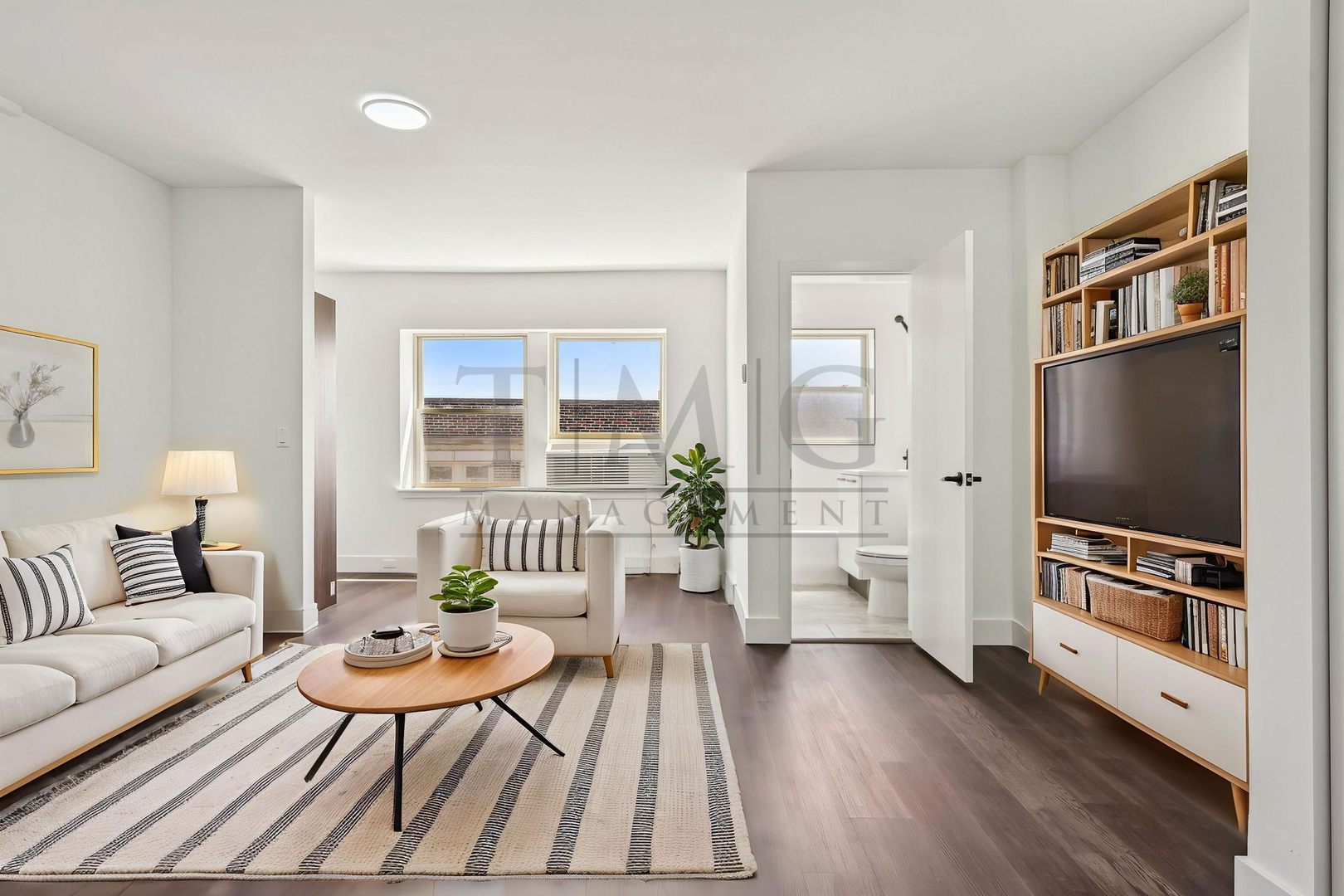 Chicago Apartment: 1555 W. Hollywood Avenue #202