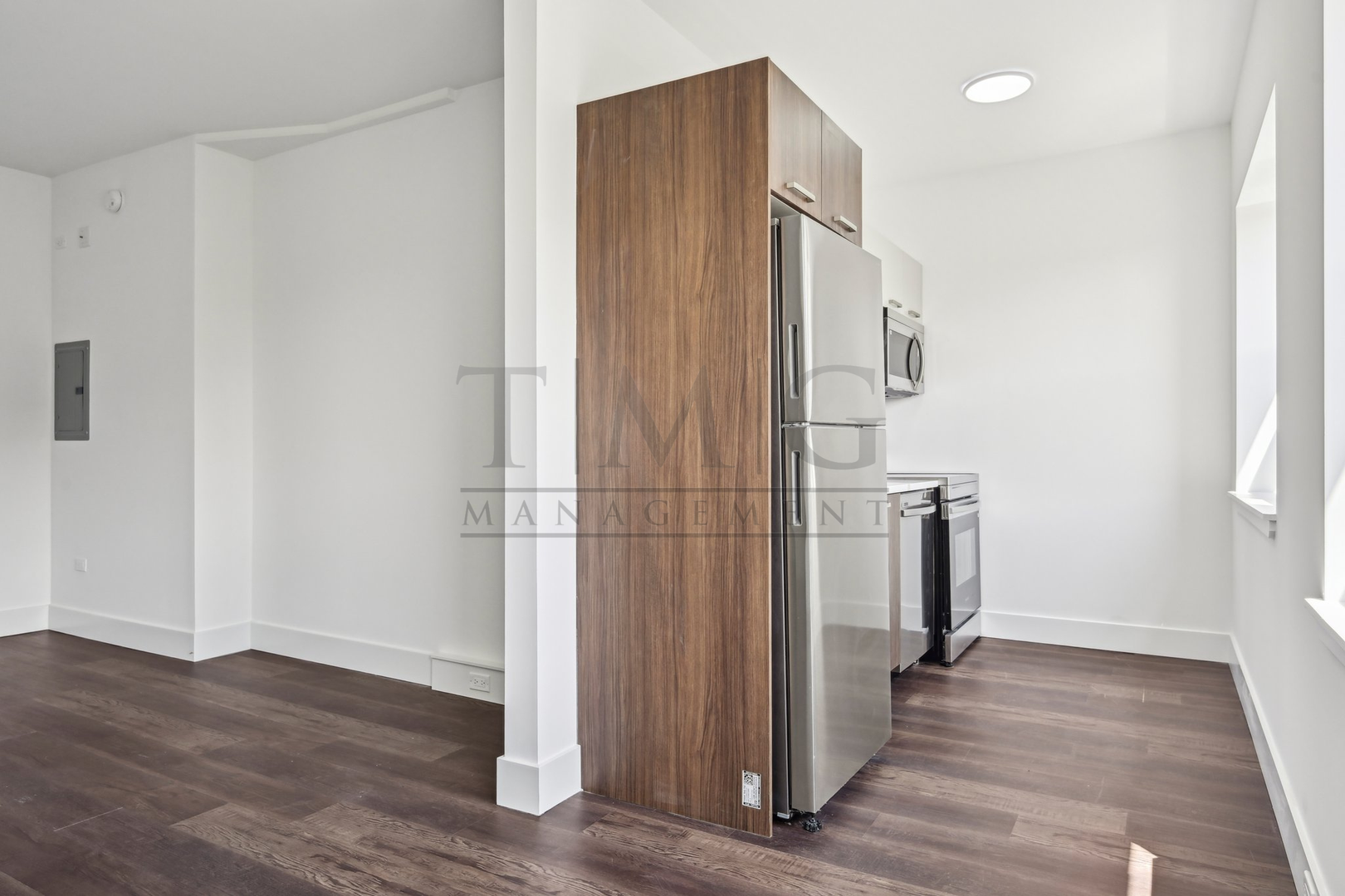 Chicago Apartment: 1555 W. Hollywood Avenue #302