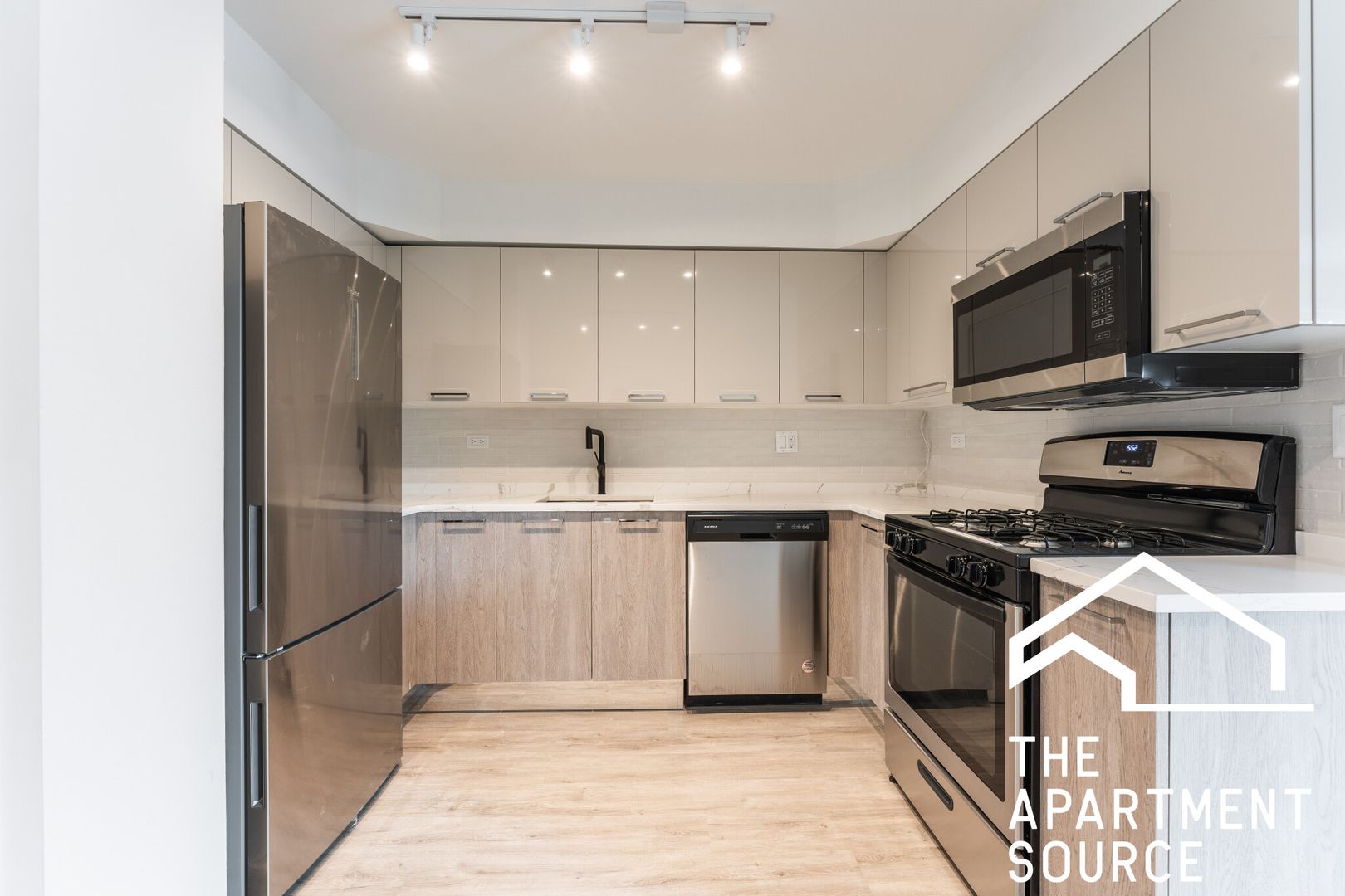 Chicago Apartment: 7621 N. Sheridan Rd.  - 1D