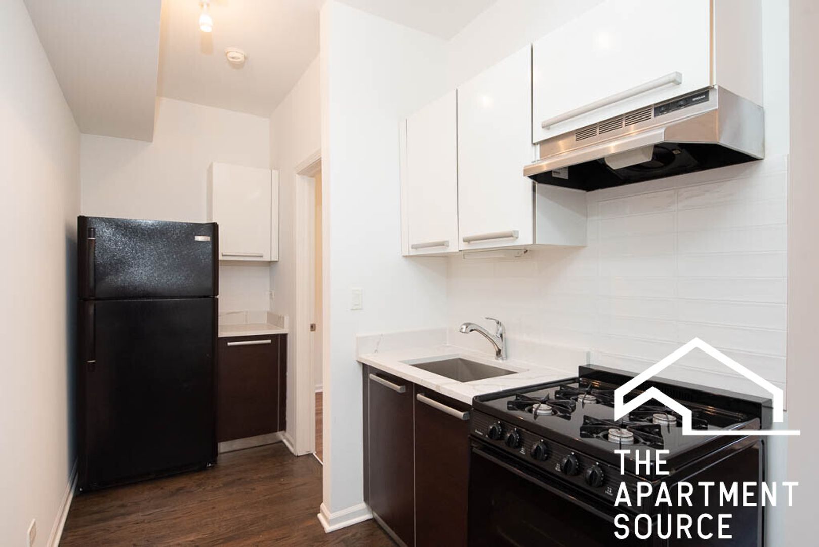 Chicago Apartment: 5054 N Winthrop Ave.