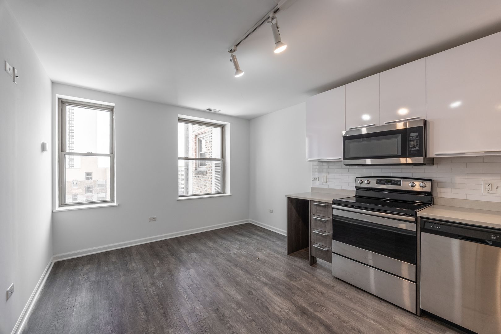 Chicago Apartment: 940 W Winona St. - 710