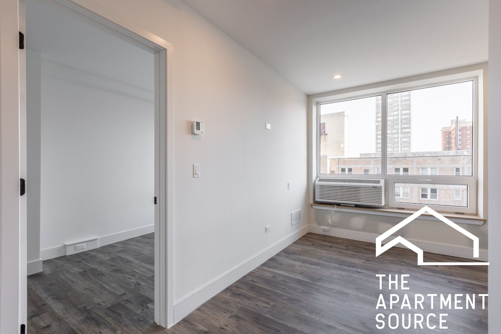 Chicago Apartment: 941 W. Carmen Avenue - 103