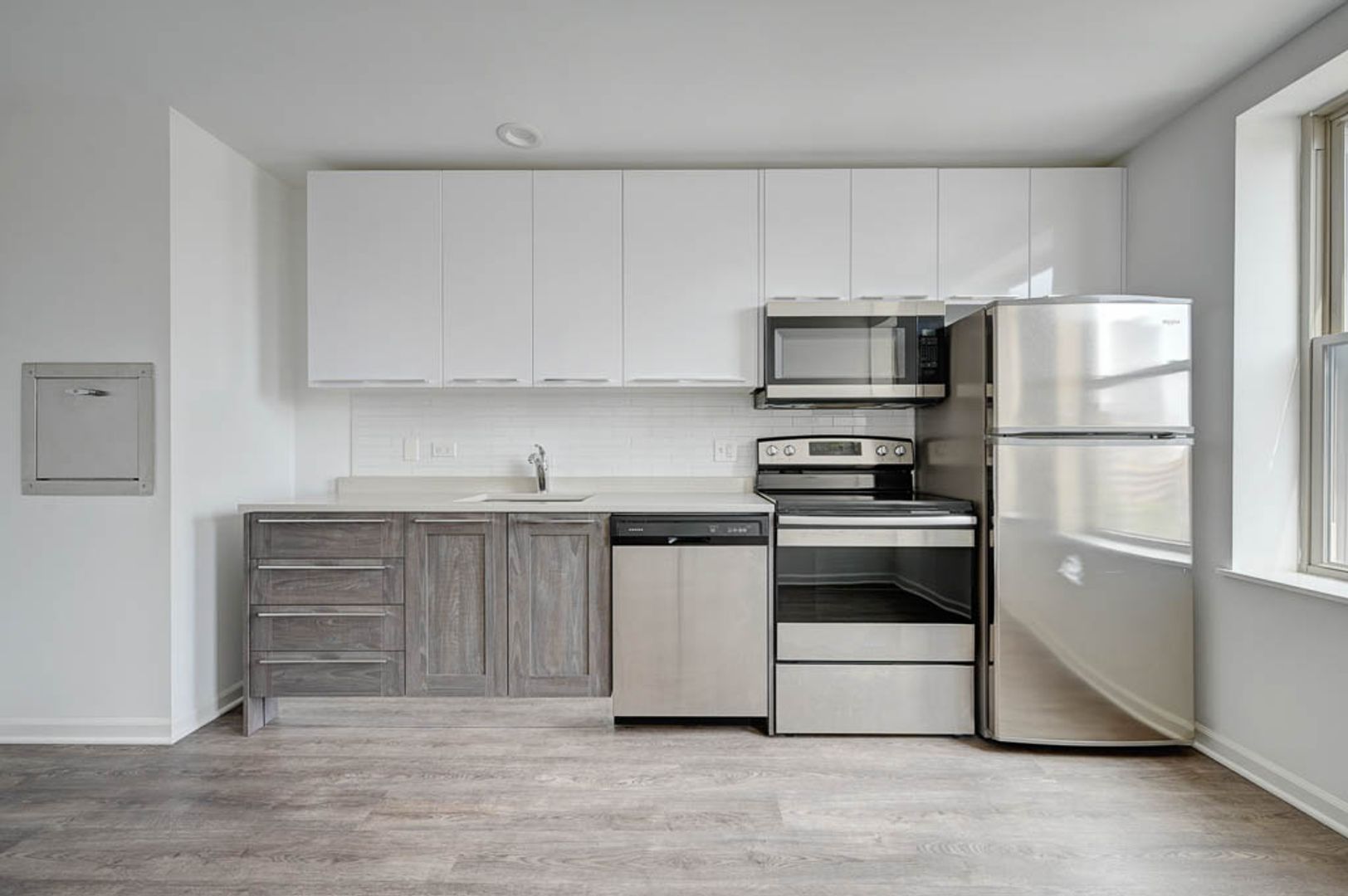 Chicago Apartment: 940 W Winona St. #707