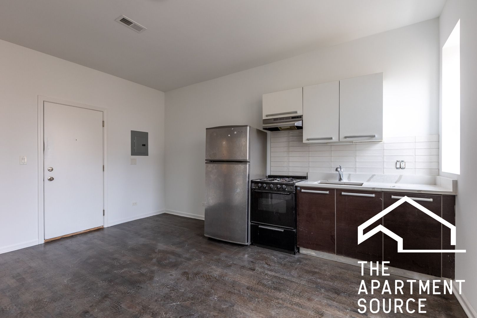 Chicago Apartment: 5054 N Winthrop Ave.