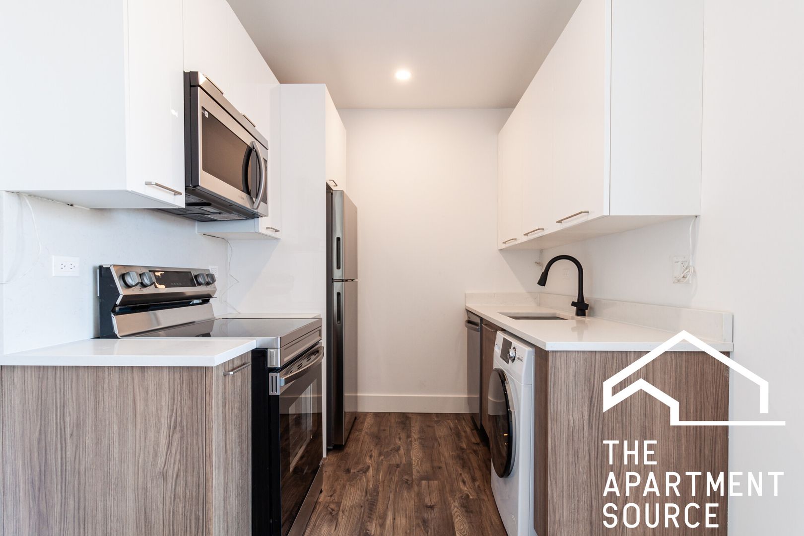 Chicago Apartment: 941 W. Carmen Avenue - 404