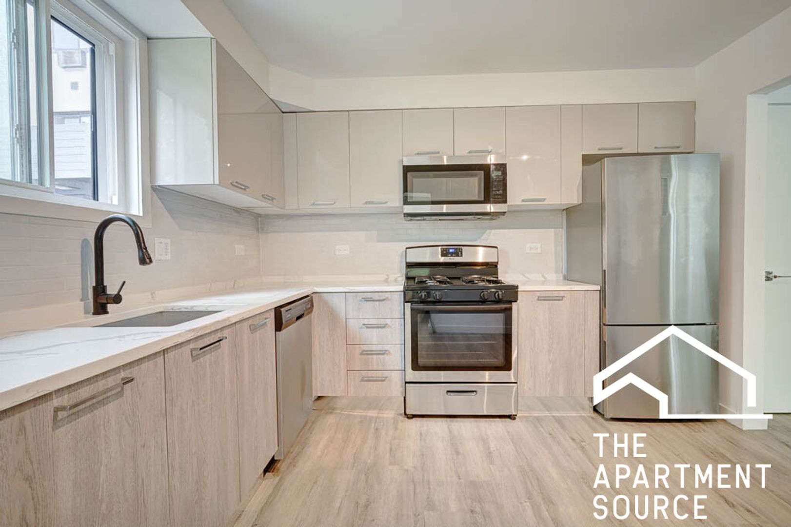 Chicago Apartment: 7621 N. Sheridan Rd.  - 2J