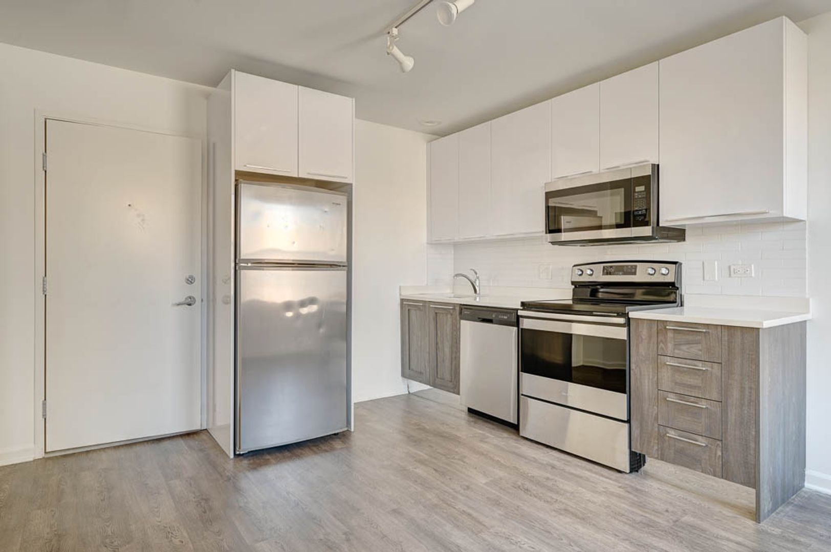 Chicago Apartment: 940 W. Winona St. #509