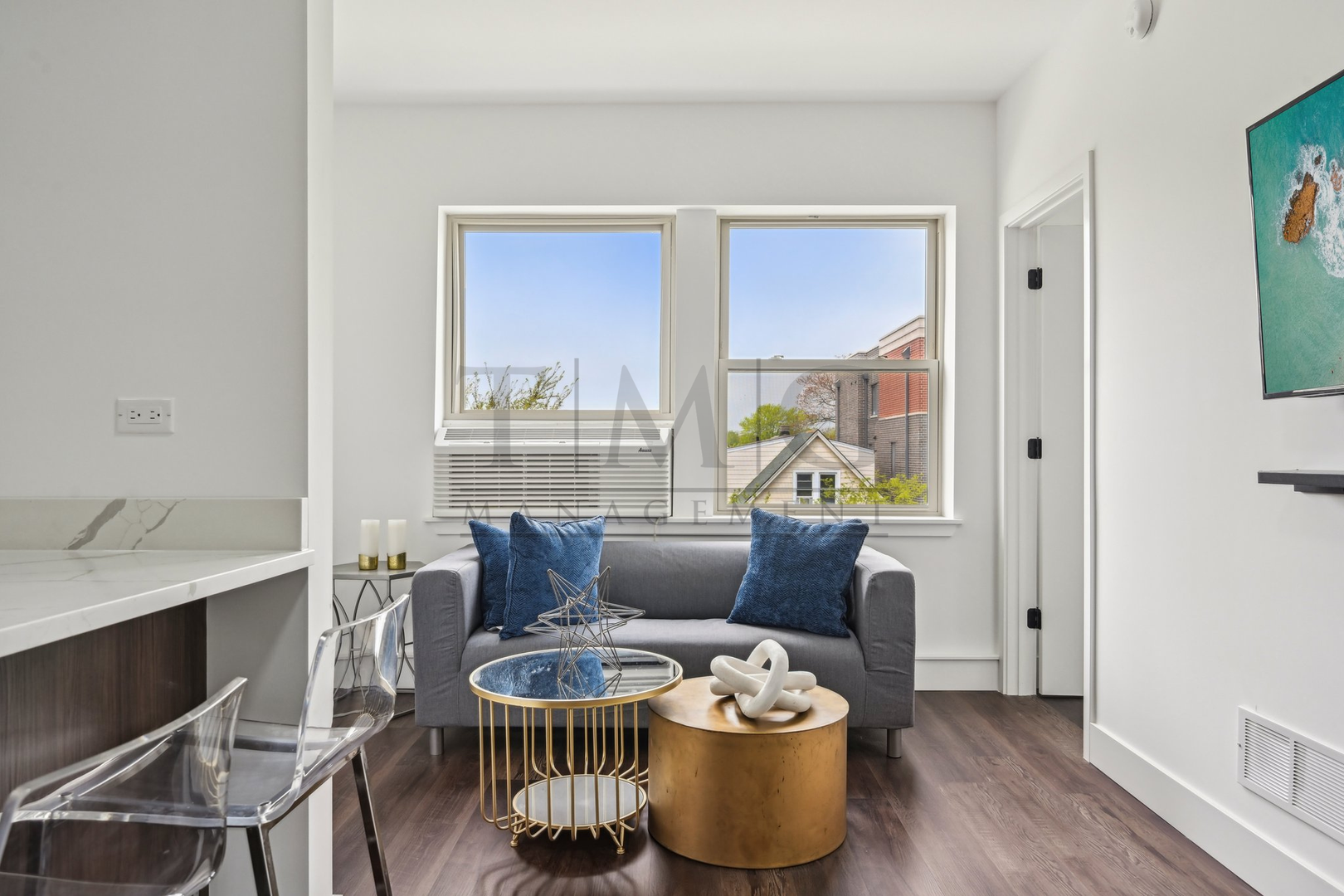 Chicago Apartment: 1555 W. Hollywood Avenue #205