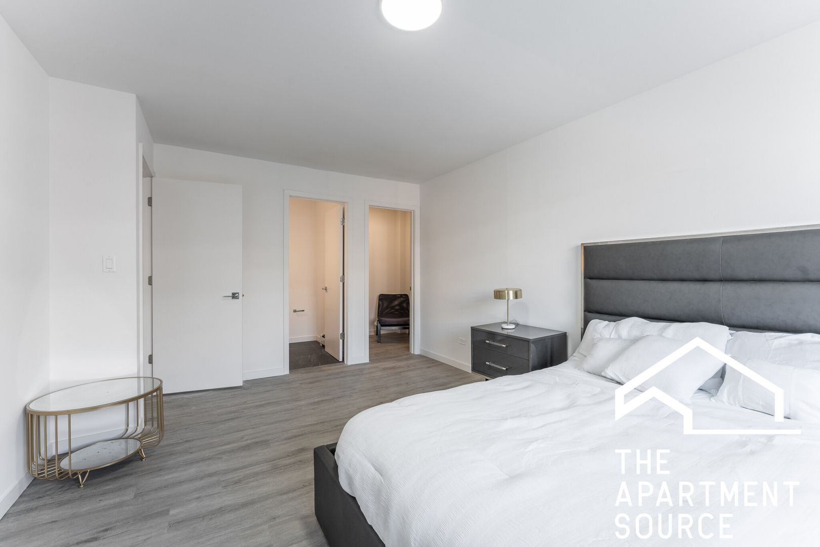 Chicago Apartment: 7621 N. Sheridan Rd.  - 1C