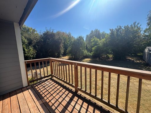 Charming One Bedroom Apartment in a Peaceful, Pine-Lined Setting – photo 1