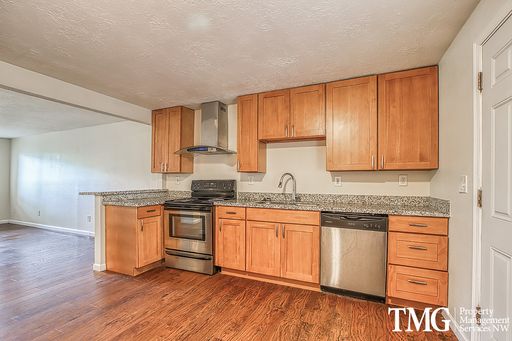 Spacious and Updated Apartment in the Heart of East Portland! – photo 1