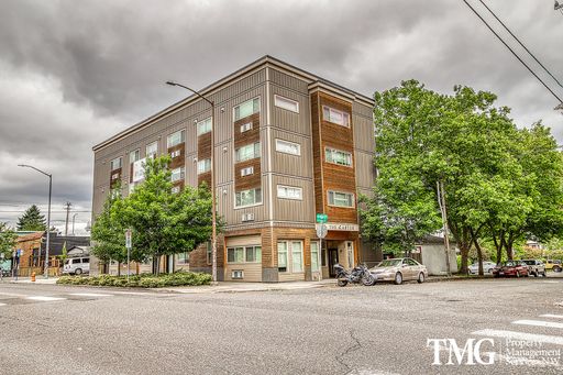 Dekum Triangle - Super walkable, w/d in unit, A/c and views! Won't last! – photo 1