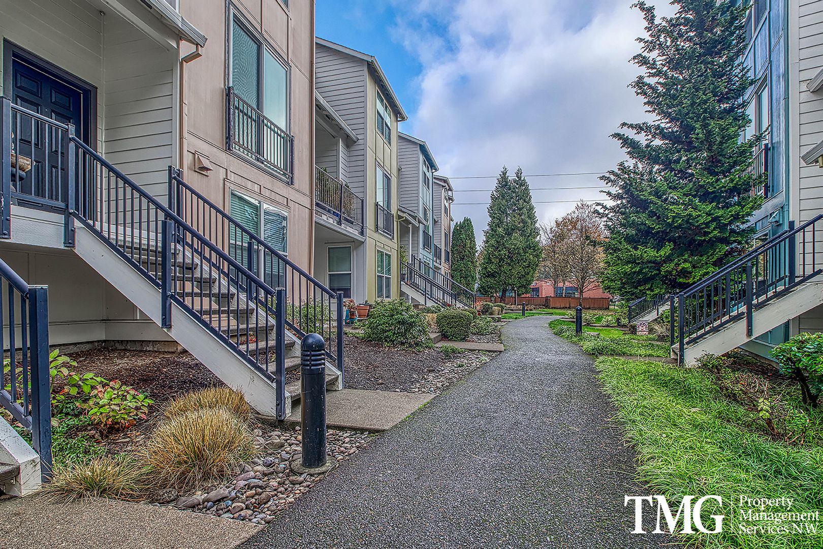 Hillsboro Condo: 2004 NE Cadbury Avenue #213