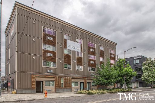 Dekum Triangle - Super walkable, w/d in unit, A/c and views! Won't last! – photo 1