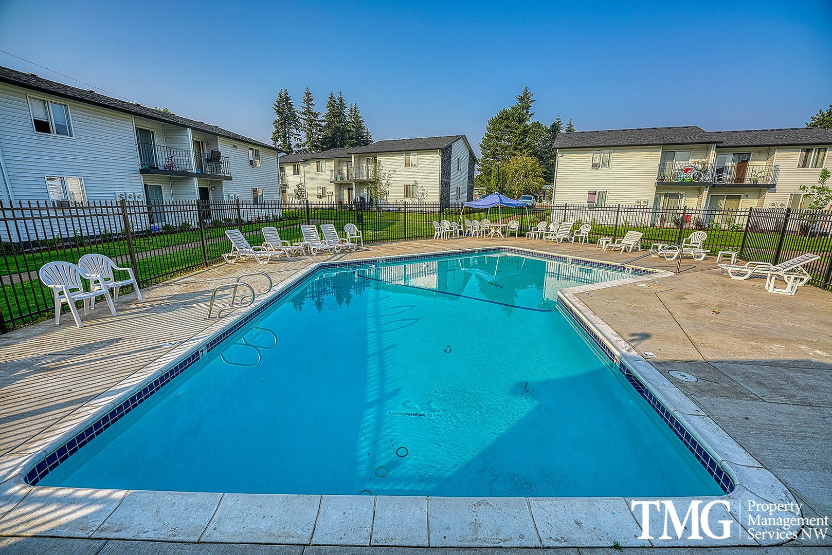 Pool at Mountain View Apartments (7 of 7)