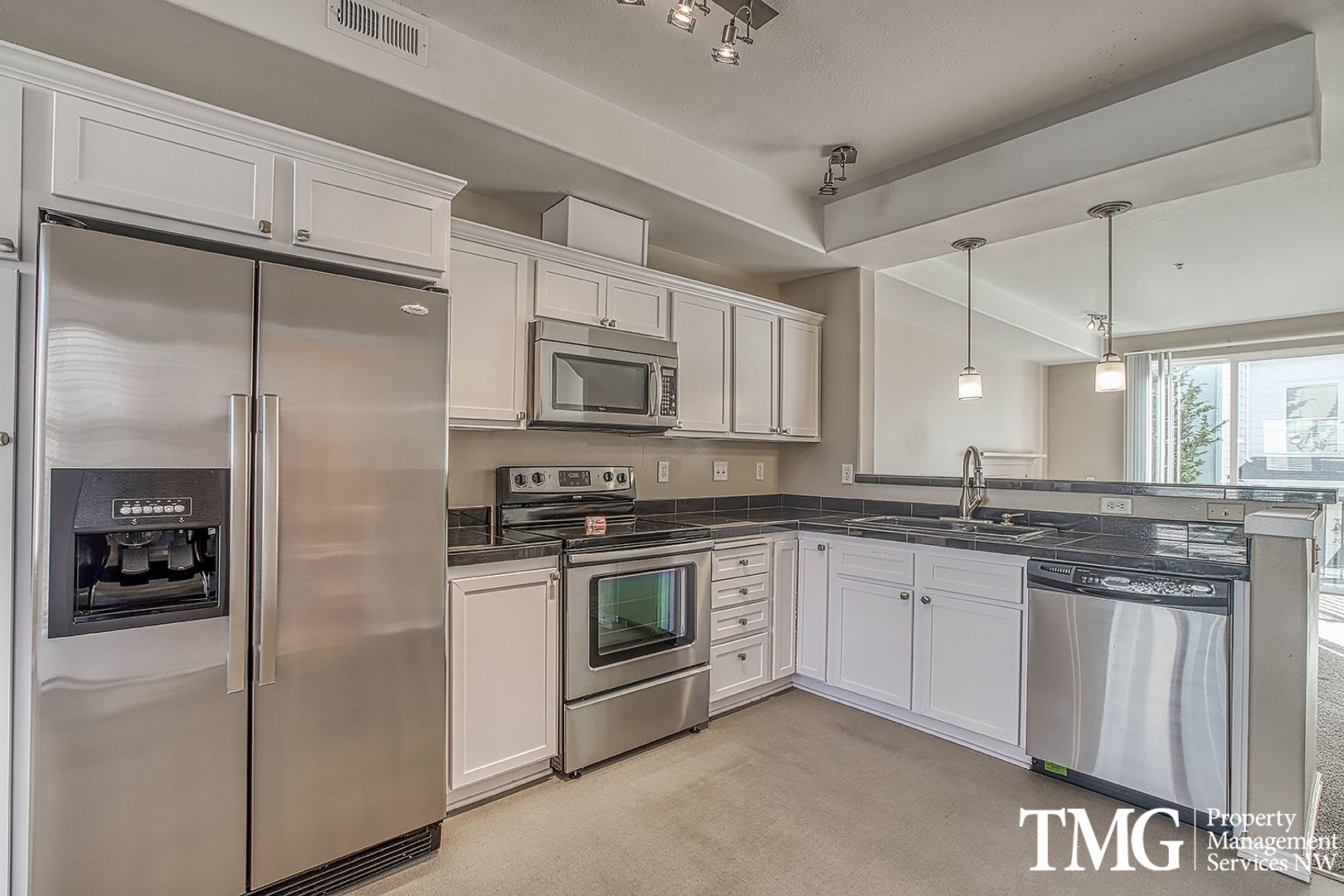 Hillsboro Condo: 2004 NE Cadbury Avenue #213